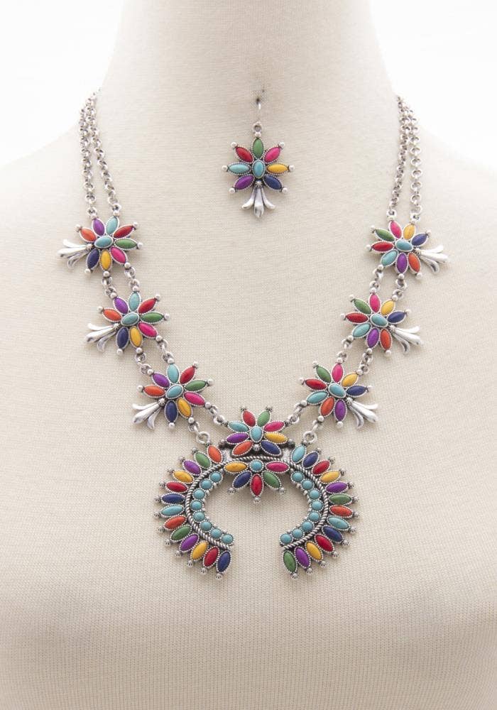Montana Boho Western Spirit: HORSE SHOE DESIGN FLORAL NECKLACE & EARRING SET