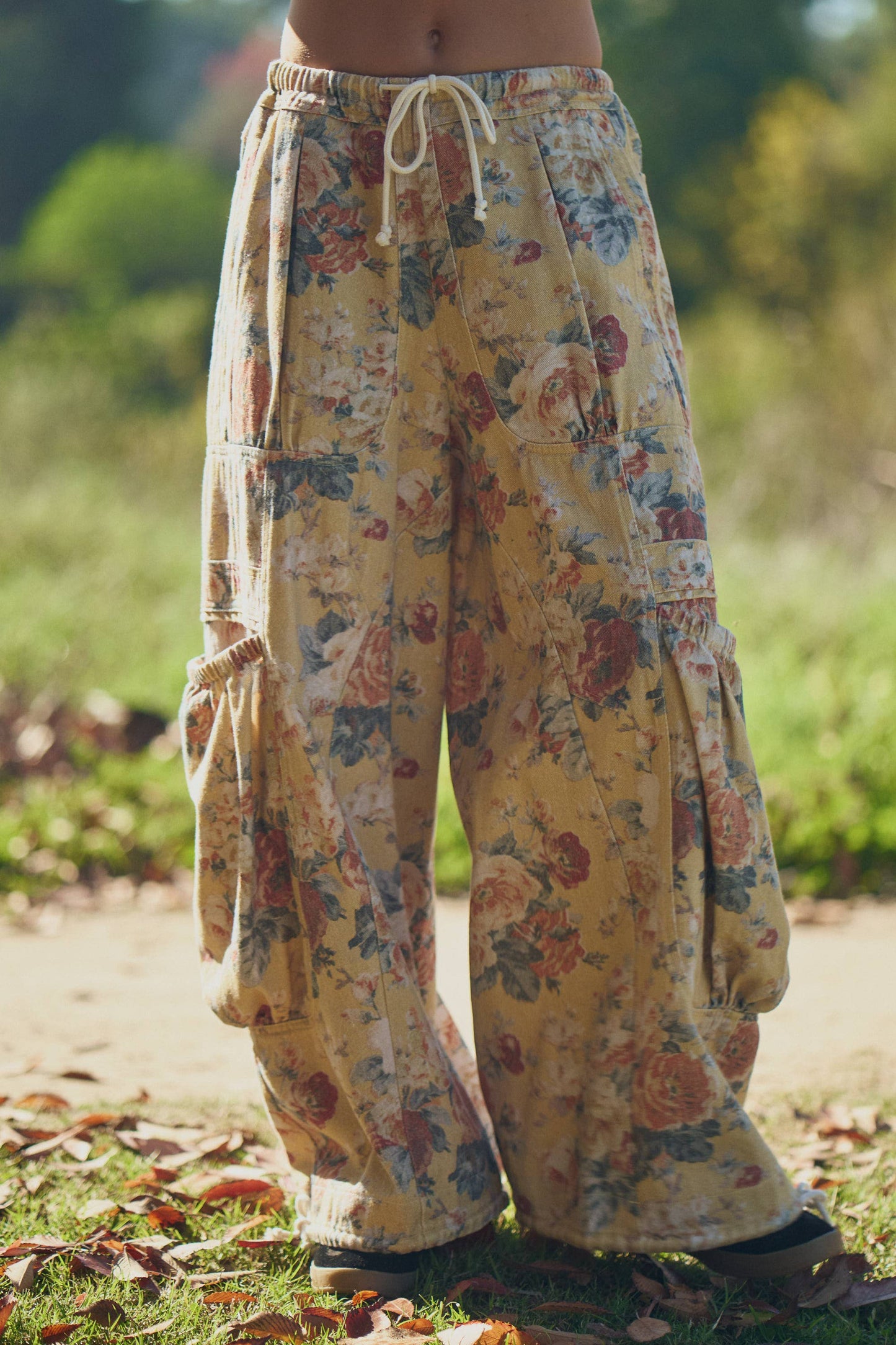 FLOWER PRINTED DENIM WAIST DROPPED POCKETS PANT—FREE SPIRIT DREAMER Series