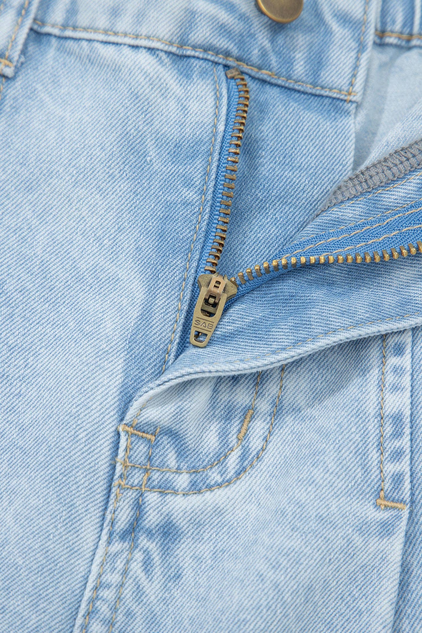 Studded Side Slit Leg Frayed Pocketed Wide Leg Jeans