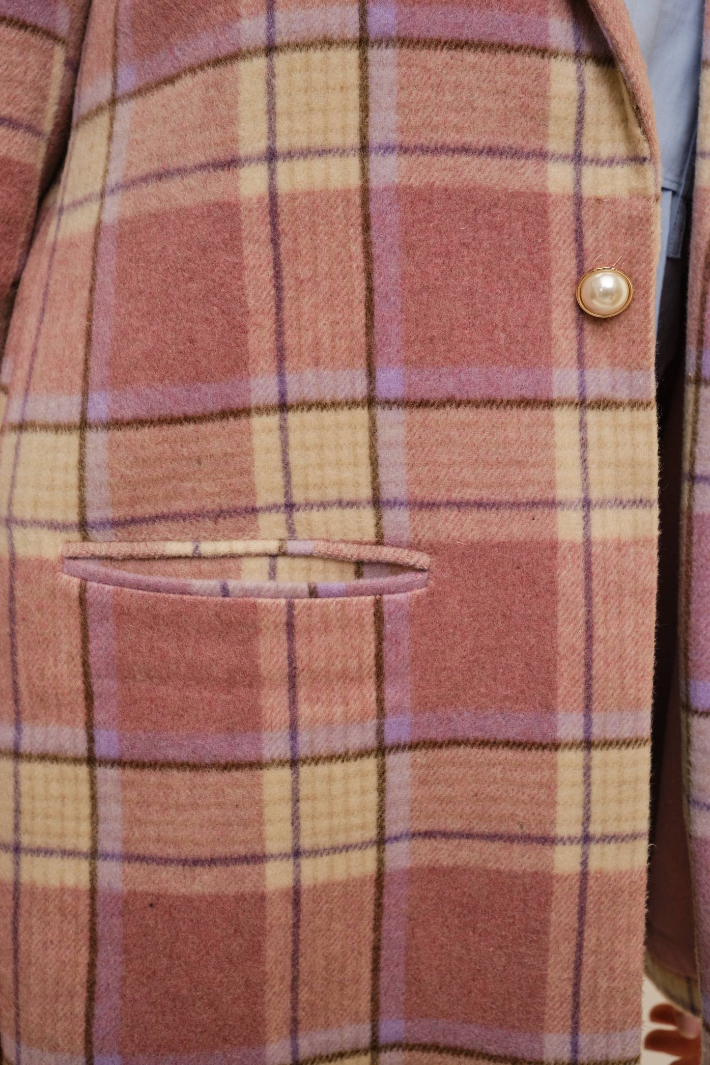 FREE SPIRIT DREAMER: Boho & Free-People loving styles. Plaid Pearl Button Blazer