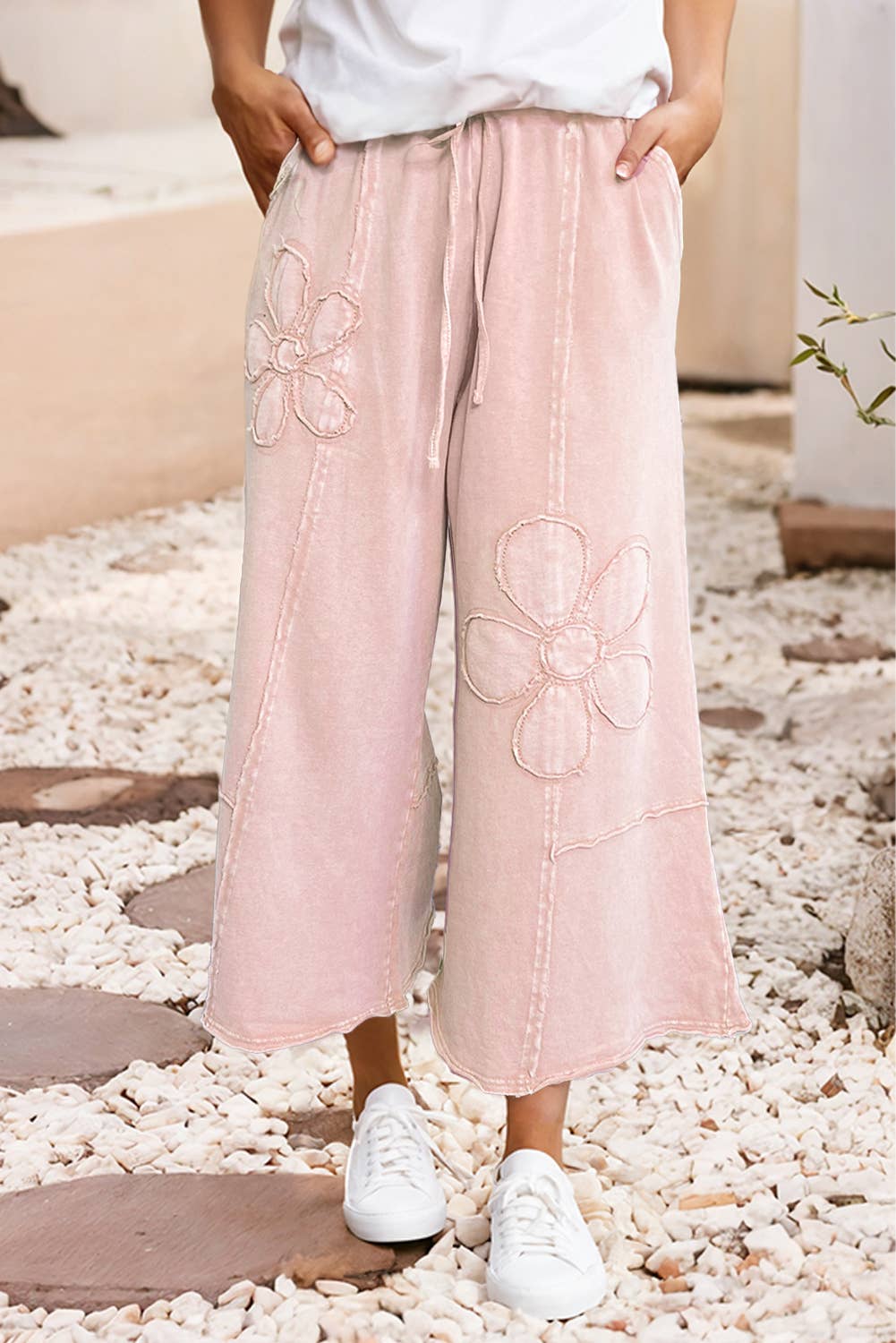 Floral Patch Mineral Washed Terry Knit Cropped Pants (Pink)