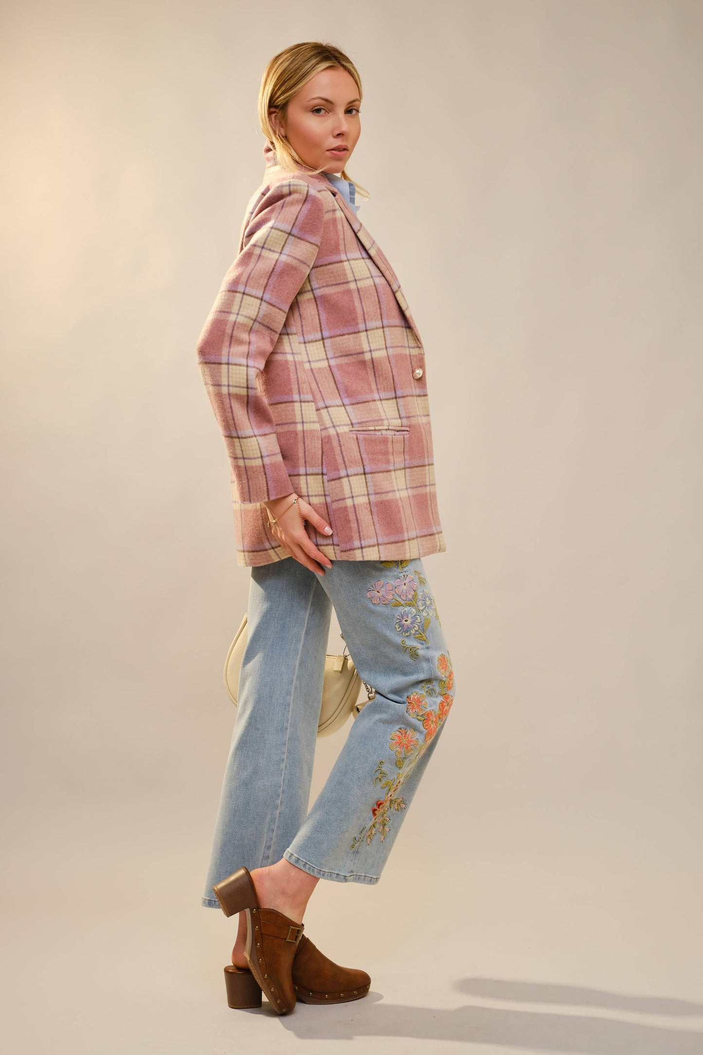 FREE SPIRIT DREAMER: Boho & Free-People loving styles. Plaid Pearl Button Blazer
