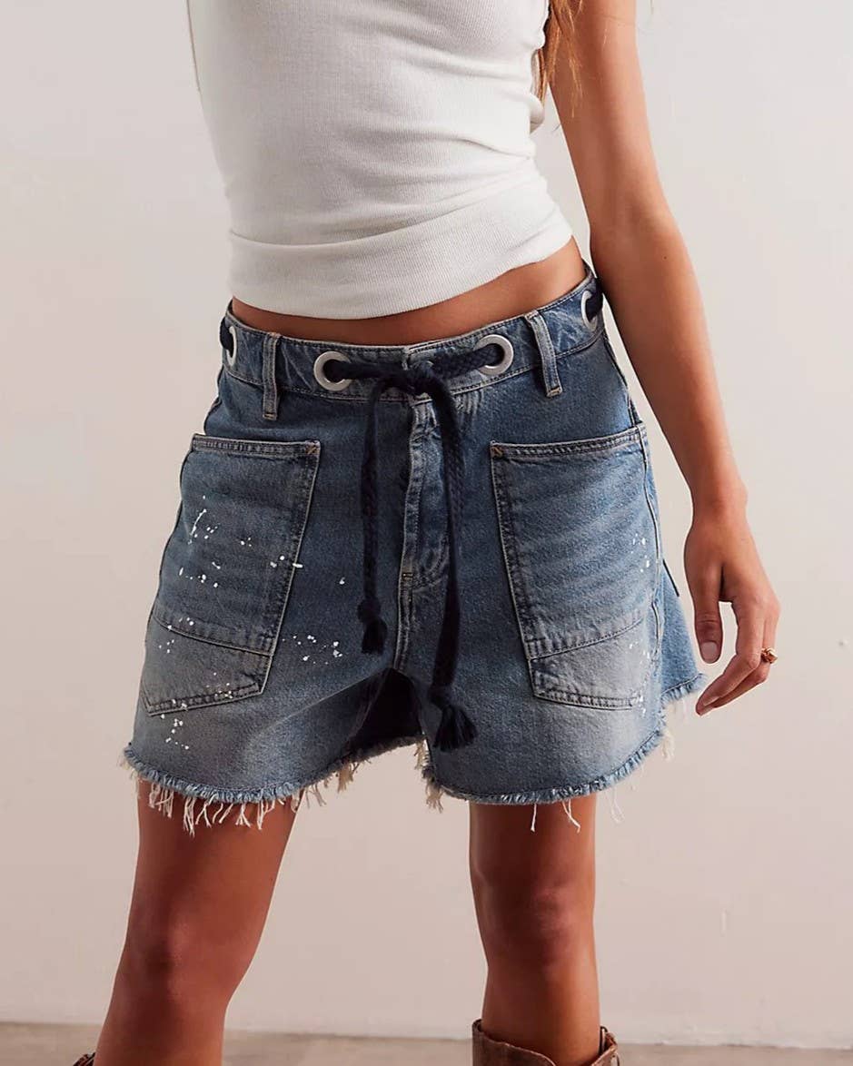 Street Style Drawstring Pocket Denim Shorts— Montana Boho Western Spirit Fashion: This yummy fashion speaks to your boho western spirit, and this statement is a true Yellowstone-Vibe.