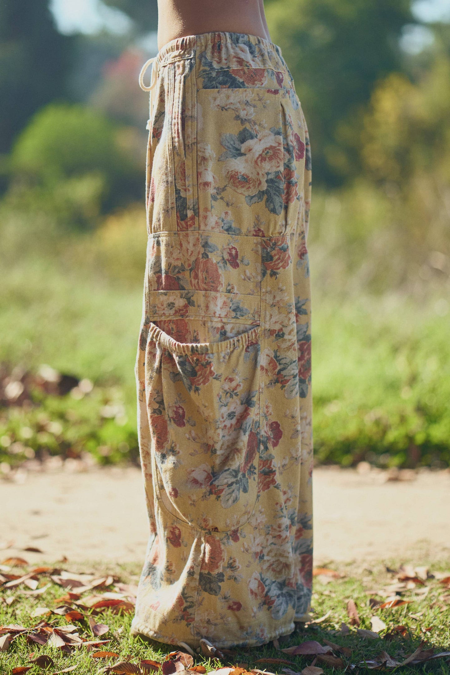 FLOWER PRINTED DENIM WAIST DROPPED POCKETS PANT—FREE SPIRIT DREAMER Series