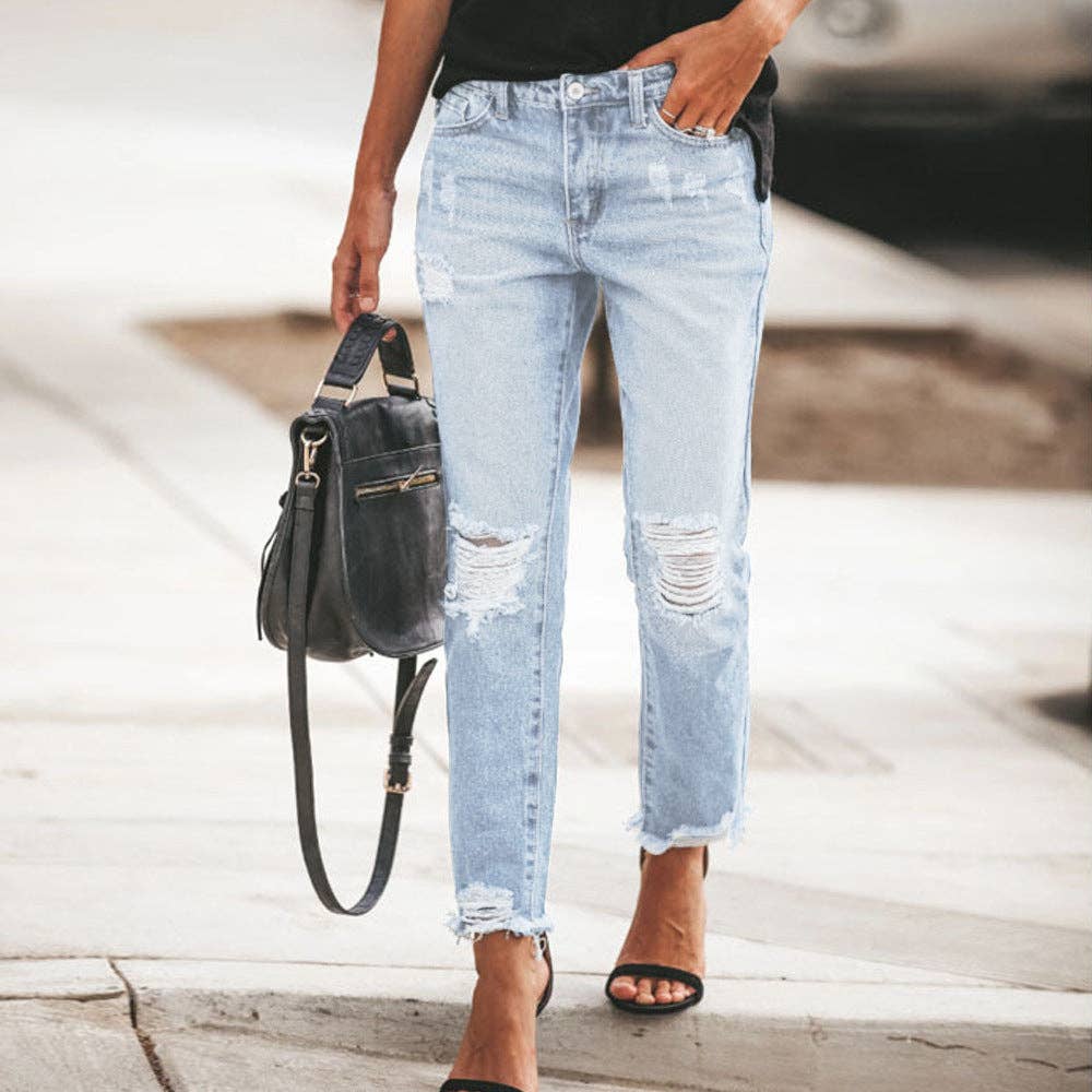 FREE SPIRIT DREAMER Series: Boho & Free-People loving styles. Casual Retro Ripped Jeans