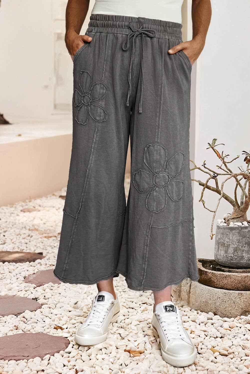 Floral Patch Mineral Washed Terry Knit Cropped Pants (Pink)