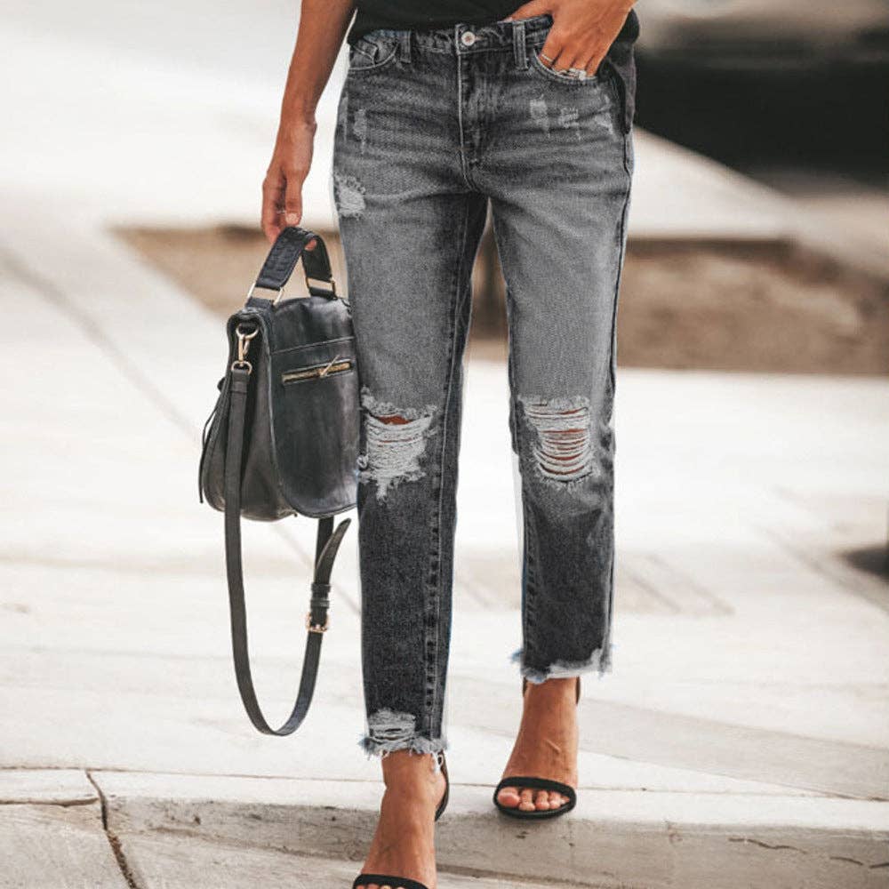 FREE SPIRIT DREAMER Series: Boho & Free-People loving styles. Casual Retro Ripped Jeans