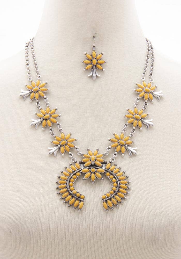 Montana Boho Western Spirit: HORSE SHOE DESIGN FLORAL NECKLACE &  EARRING SET