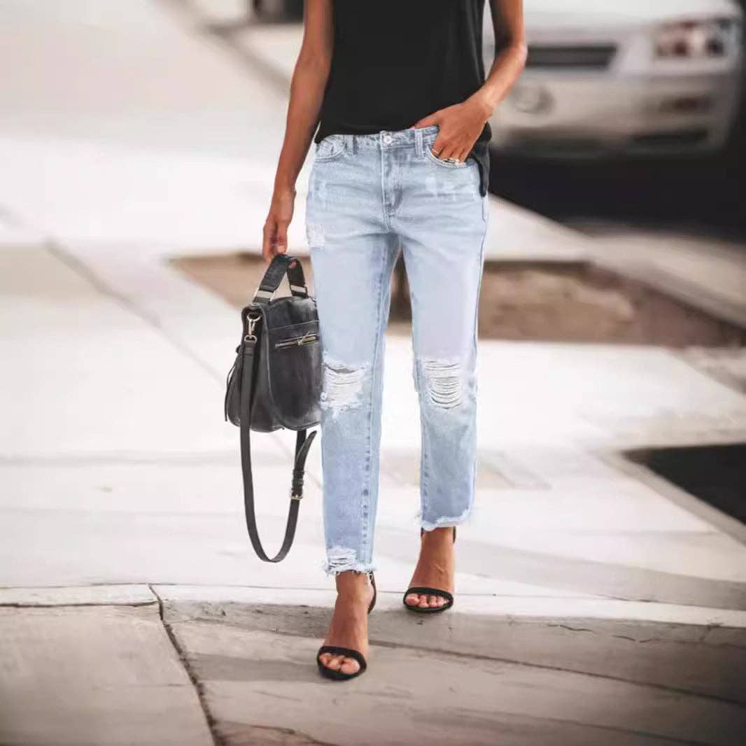 FREE SPIRIT DREAMER Series: Boho & Free-People loving styles. Casual Retro Ripped Jeans